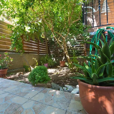 Casa Dina Apartment *